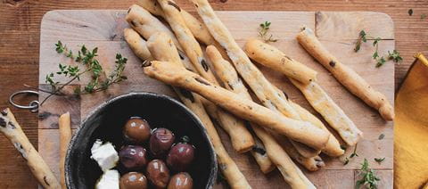 recipe image Brotstangen mit Olivenöl und Oliven