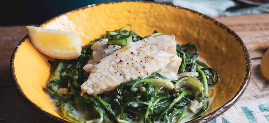 recipe image Fisch mit gekochtem grünem Blattsalat-Gemüse