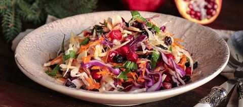 recipe image Festlicher Krautsalat mit Rosinen und Nüssen