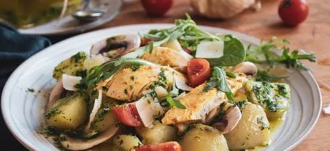 recipe image Salat mit Kartoffeln, Huhn und Basilikum-Pesto