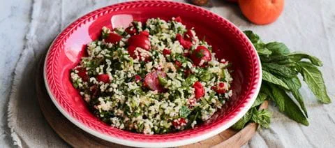 recipe image Tabouleh mit Gemüse, aromatisiert mit  Minze in einer Zitrusvinaigrette