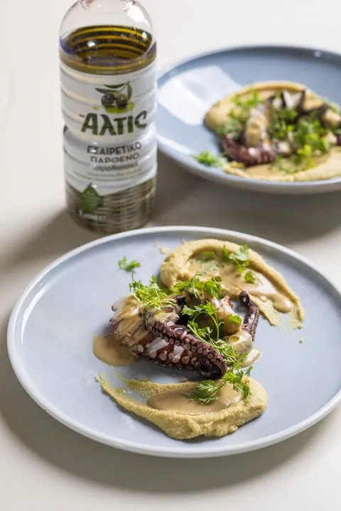 recipe image Φάβα με Χταπόδι ψημένο στο Φούρνο με Ελαιόλαδο και Μαυροδάφνη