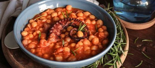 recipe image Ρεβίθια με χταπόδι