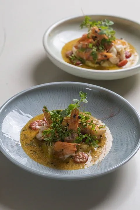 recipe image Γαρίδες με Ελαιόλαδο, Ντοματίνια κι Εστραγκόν με Πουρέ Σελινόριζας