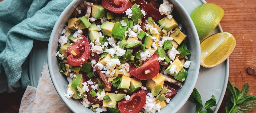 recipe image Ντοματοσαλάτα με αβοκάντο και ανθότυρο
