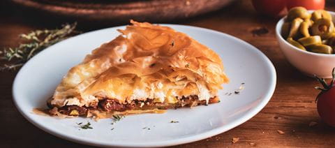 recipe image Ντοματόπιτα με ανθότυρο και ελιές