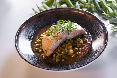 recipe image Φρέσκος Αρακάς με Ψητό Σολομό και Φινόκιο