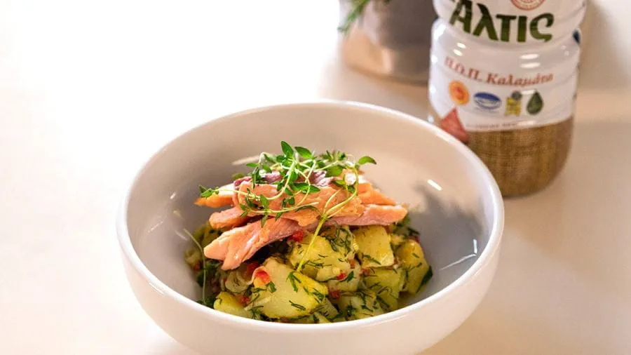 recipe image Πατατοσαλάτα με Καπνιστή Πέστροφα