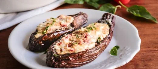 recipe image Μελιτζάνες τσακώνικες γεμιστές με τυρί