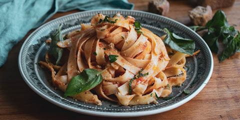 recipe image Σκορδολάζανα με ντομάτα