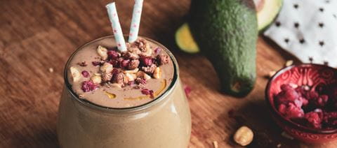 recipe image Smoothie με αβοκάντο, κακάο, μέλι και ελαιόλαδο