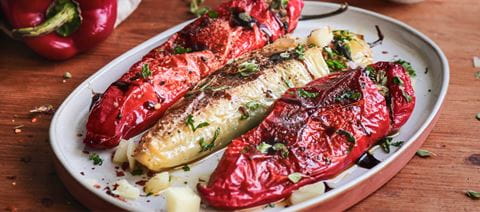 recipe image Γεμιστές πιπεριές με ρύζι, λαχανικά και τυρί