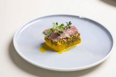 recipe image Φακές με Εαιόλαδο, Πουρέ Καρότο-Πορτοκάλι με Καπνιστό Χέλι