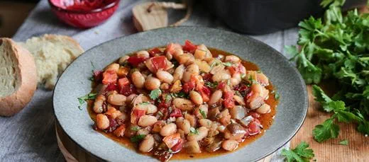 recipe image Φασόλια με πιπεριές και μελιτζάνες