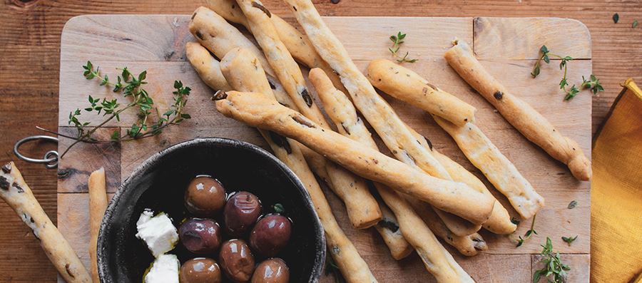 recipe image Breadsticks with olive oil and olives