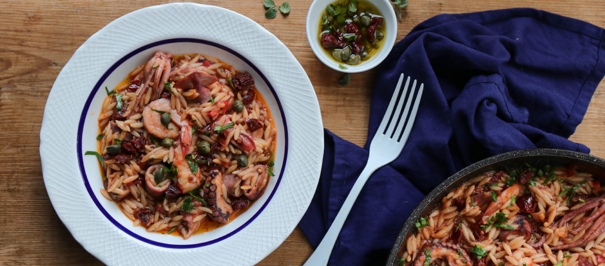 Youvetsi casserole with seafood and sundried tomatoes