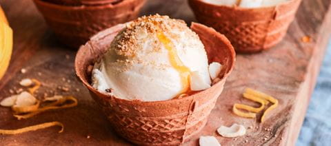 recipe image Ice Cream with Olive Oil and Crumble