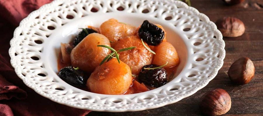 recipe image Stifado with shallots, chestnuts and prunes